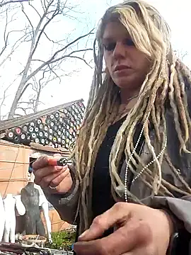 Snapshot of Horny_hippie chatting on February 8, 5:16 pm Horny hippie online show from February 8, 5:16 pm