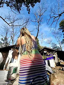 Snapshot of Horny_hippie chatting on March 1, 8:22 pm Horny hippie online show from March 1, 8:22 pm