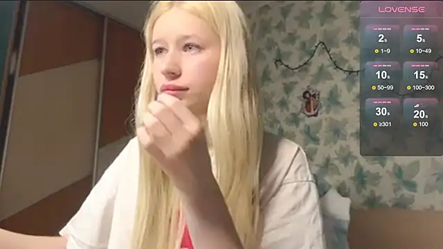 Snapshot of Barbie_Blondie chatting on March 16, 5:39 pm Barbie Blondie online show from March 16, 5:39 pm