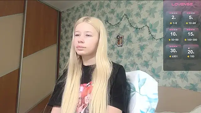 Snapshot of Barbie_Blondie chatting on March 18, 12:52 pm Barbie Blondie online show from March 18, 12:52 pm