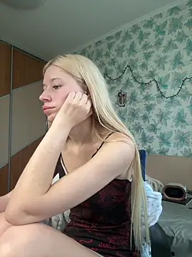Snapshot of Barbie_Blondie chatting on March 24, 8:30 am Barbie Blondie online show from March 24, 8:30 am