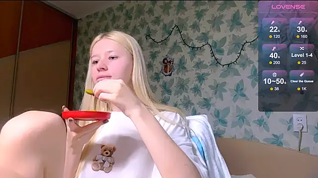 Snapshot of Barbie_Blondie chatting on March 29, 3:23 pm Barbie Blondie online show from March 29, 3:23 pm