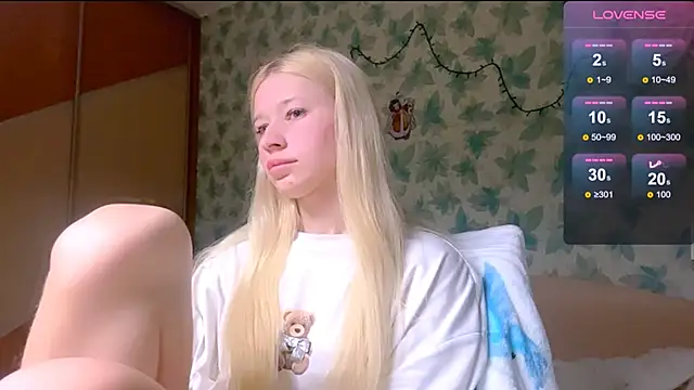 Snapshot of Barbie_Blondie chatting on March 30, 5:25 pm Barbie Blondie online show from March 30, 5:25 pm