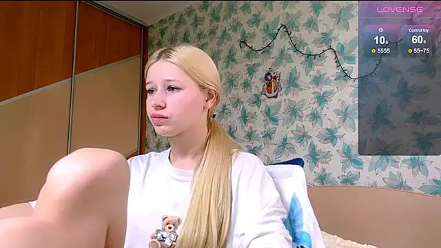 Snapshot of Barbie_Blondie chatting on April 3, 1:53 pm Barbie Blondie online show from April 3, 1:53 pm