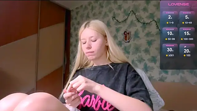 Snapshot of Barbie_Blondie chatting on April 10, 4:12 pm Barbie Blondie online show from April 10, 4:12 pm