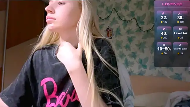 Snapshot of Barbie_Blondie chatting on April 12, 3:39 pm Barbie Blondie online show from April 12, 3:39 pm