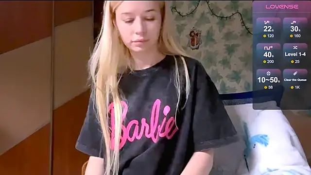 Snapshot of Barbie_Blondie chatting on April 15, 7:58 pm Barbie Blondie online show from April 15, 7:58 pm