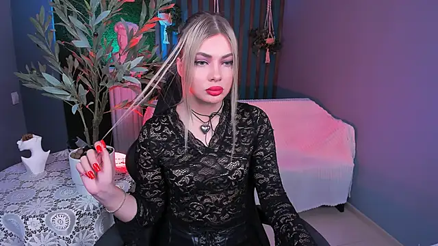 HyileyClark online show from March 7, 5:26 am