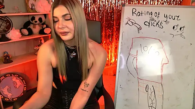 HyileyClark online show from April 4, 9:56 pm