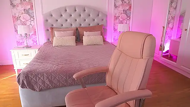 KissableKira online show from March 19, 8:18 am