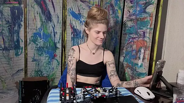 Snapshot of Adell_Love chatting on May 27, 1:19 pm Adell Love online show from May 27, 1:19 pm