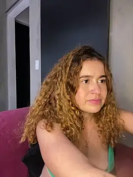 Snapshot of triz_prado chatting on February 21, 1:28 am triz prado online show from February 21, 1:28 am