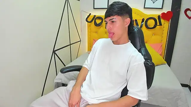 Ethan Jamees online show from February 16, 7:32 pm