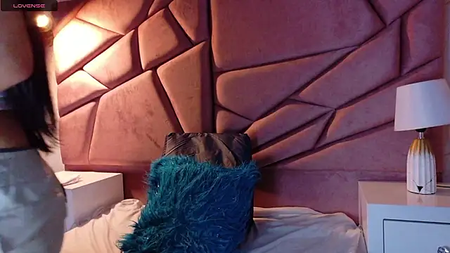 Snapshot of idk_24_ chatting on February 24, 12:30 am idk 24 online show from February 24, 12:30 am