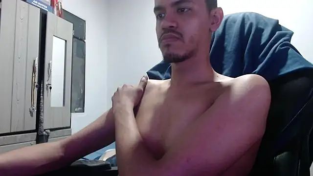 Snapshot of not4work chatting on April 16, 2:45 am not4work online show from April 16, 2:45 am