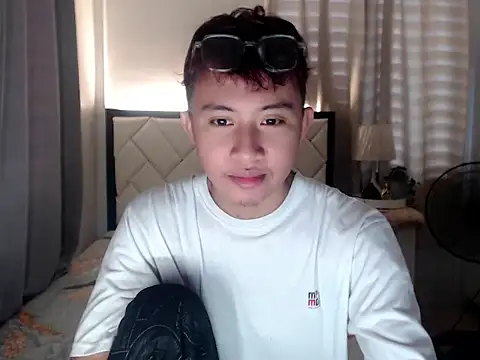 asiantwink0000 online show from February 11, 2:05 am