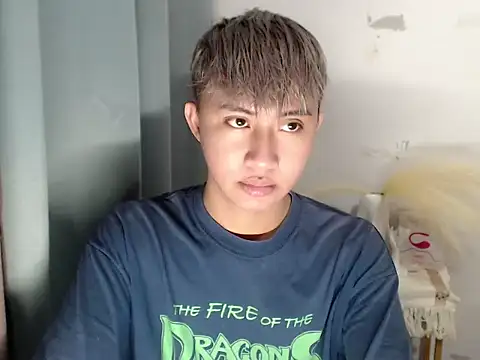 asiantwink0000 online show from May 21, 1:51 pm