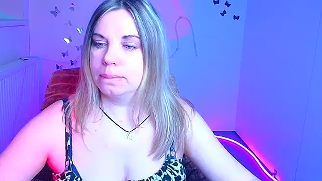 Amanda Swannn online show from April 5, 5:59 am