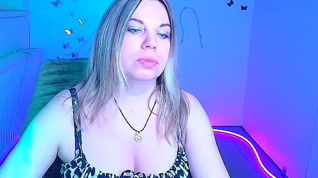 Amanda Swannn online show from April 14, 5:46 am