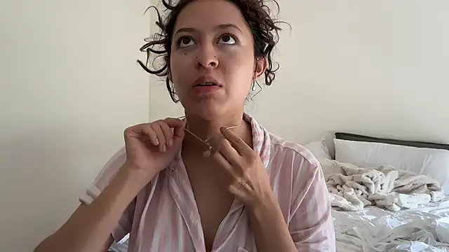 Alicatcua  online show from June 28, 5:19 pm