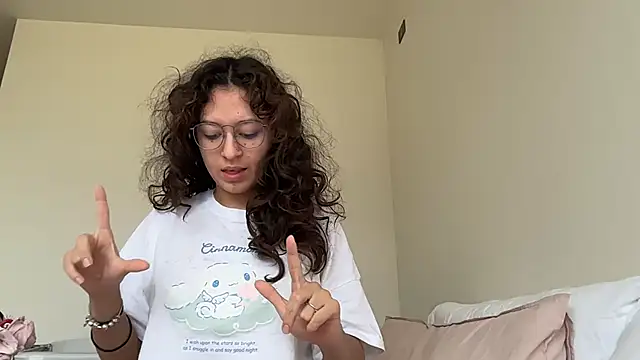 Alicatcua  online show from July 5, 7:10 pm