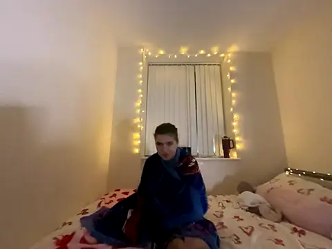 lucyx xx online show from December 4, 6:05 pm