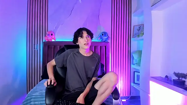 SthepanodiMonaco online show from April 11, 3:22 am