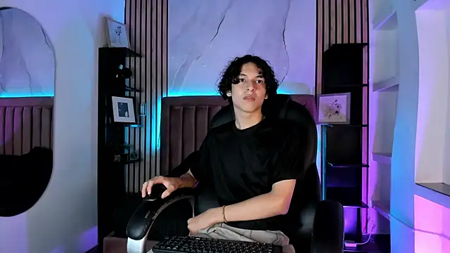 SthepanodiMonaco online show from June 7, 3:21 am