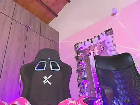 Doll Dollys  online show from December 20, 7:32 pm