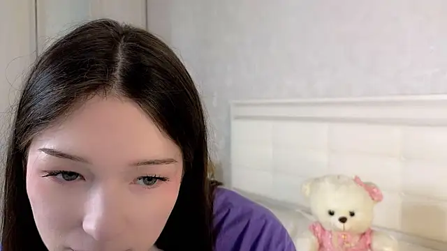 YvonneShames online show from December 21, 11:17 am