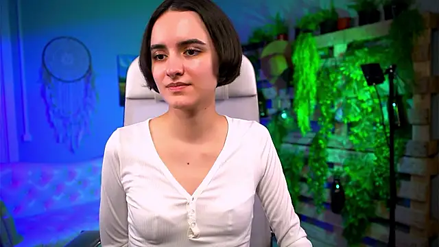 KateWillows online show from March 2, 5:08 am