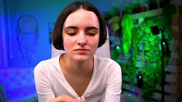 KateWillows online show from March 2, 7:15 am