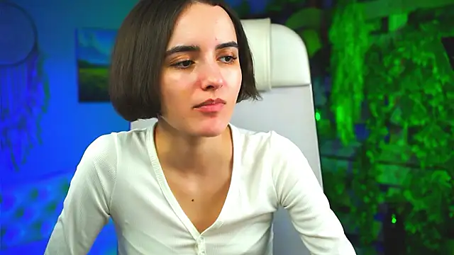 KateWillows online show from March 10, 8:19 am