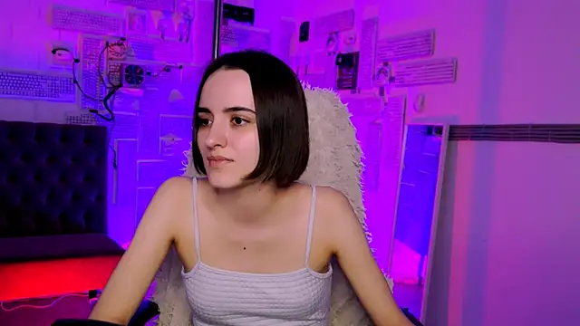 KateWillows online show from April 1, 4:24 am