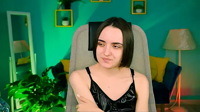 KateWillows online show from April 6, 4:21 am