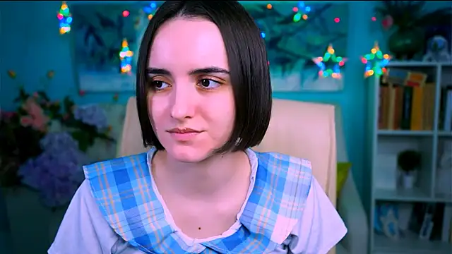 KateWillows online show from April 12, 4:39 am