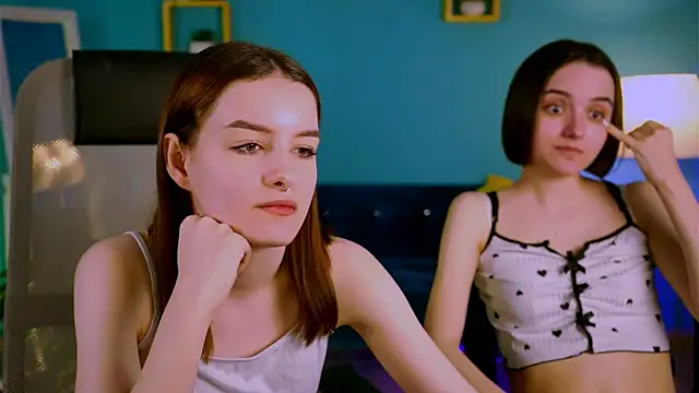 KateWillows online show from April 21, 4:52 am