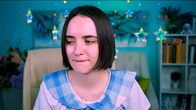 KateWillows online show from April 22, 4:26 am