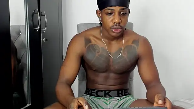 Snapshot of Darktemp_ chatting on February 11, 12:32 pm Darktemp online show from February 11, 12:32 pm