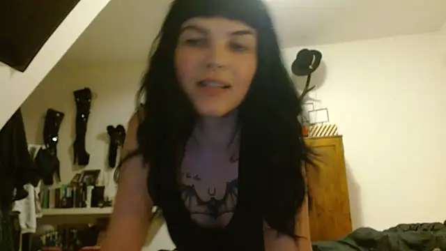 Snapshot of alinavampira_ chatting on May 30, 7:55 pm alinavampira online show from May 30, 7:55 pm