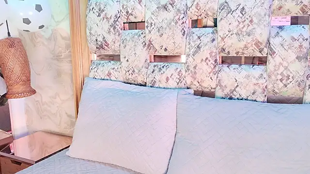 Snapshot of emily_dempsey chatting on June 24, 7:13 pm emily dempsey online show from June 24, 7:13 pm