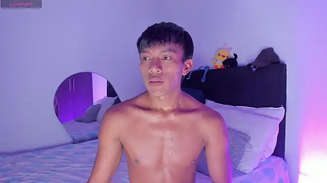 santinaughty online show from April 6, 3:04 am