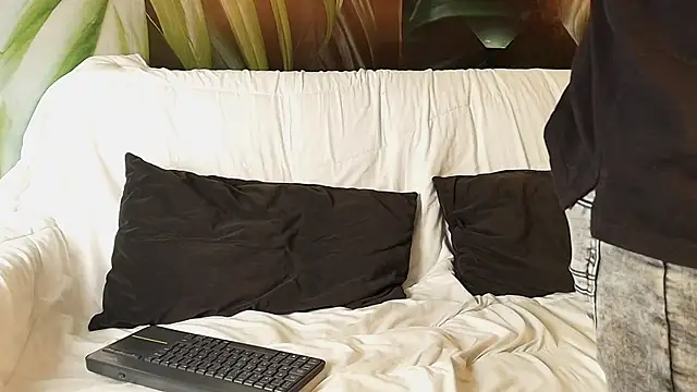 isaac grimm online show from January 19, 3:32 am