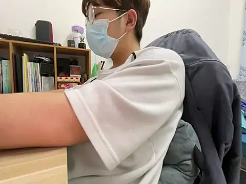 hiiiizzzz online show from February 15, 11:30 am