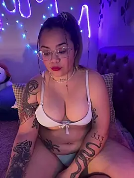 Lindalatina2001 online show from June 6, 6:34 pm