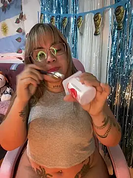 Lindalatina2001 online show from July 1, 6:40 pm
