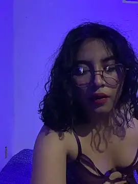 Snapshot of Arely-L1 chatting on February 6, 5:45 am Arely-L1 online show from February 6, 5:45 am