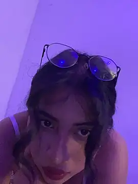 Snapshot of Arely-L1 chatting on March 8, 7:17 pm Arely-L1 online show from March 8, 7:17 pm