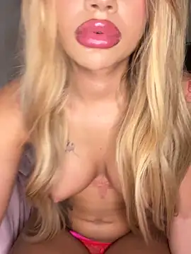 Danielaa 2005 online show from February 23, 5:10 pm