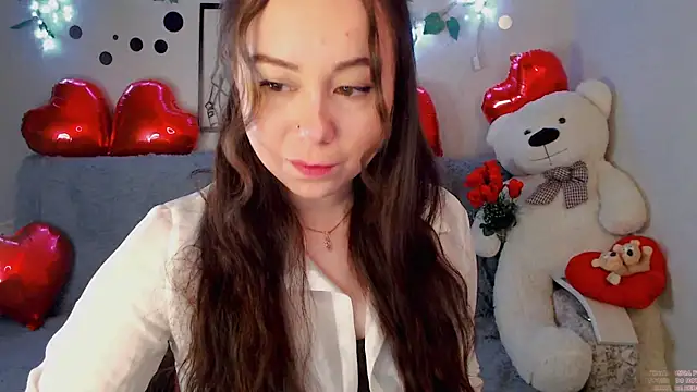 Snapshot of AlinaEleven chatting on June 3, 12:24 am AlinaEleven online show from June 3, 12:24 am